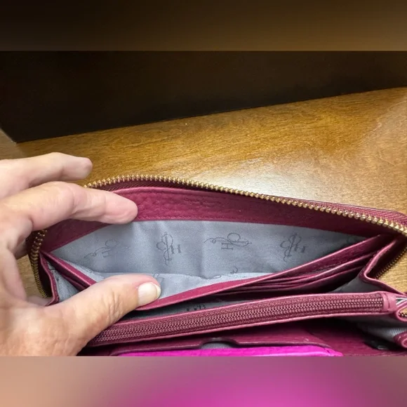 Like New - Cole Haan Berry Leather Wallet - Picture 10 of 10